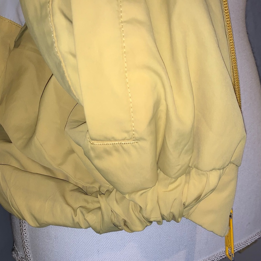 Hollister wind breaker - Picture 3 of 5